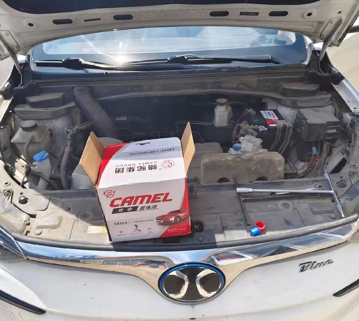 铜梁汽车半路没电了怎么办？需要搭电吗？